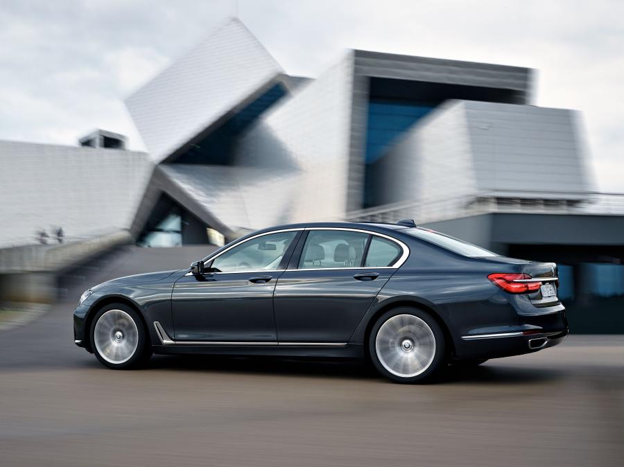  BMW 730d 2015 года  (фото 10 из 12)